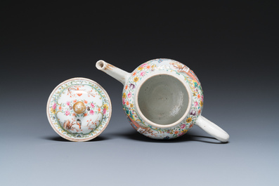 Een fijne Chinese famille rose theepot met mandarijns decor, Qianlong