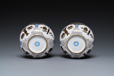 Paire de bols en &eacute;maux de Canton &agrave; d&eacute;cor d'antiquit&eacute;s, Chine, Yongzheng/Qianlong