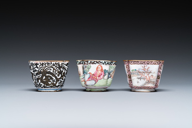 Drie Chinese koppen en twee schotels in Canton email, Qianlong