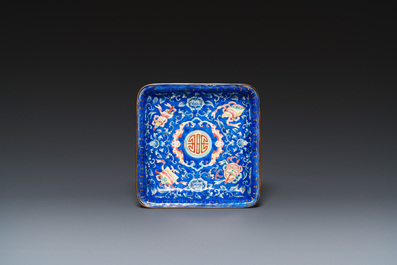 Pot &agrave; moutarde sur son support en &eacute;maux de Canton &agrave; fond bleu, Chine, Qianlong