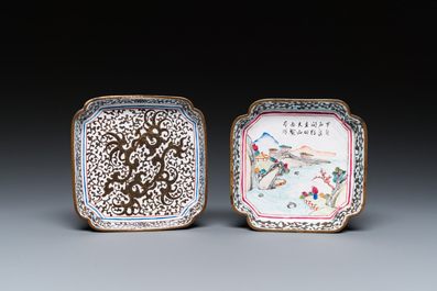 Drie Chinese koppen en twee schotels in Canton email, Qianlong