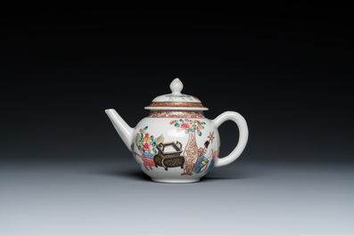 Th&eacute;i&egrave;re couverte en porcelaine de Chine famille rose &agrave; d&eacute;cor d'antiquit&eacute;s, Yongzheng
