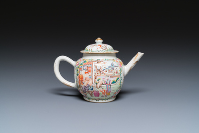 Een fijne Chinese famille rose theepot met mandarijns decor, Qianlong