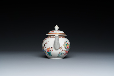 Th&eacute;i&egrave;re couverte en porcelaine de Chine famille rose &agrave; d&eacute;cor d'antiquit&eacute;s, Yongzheng