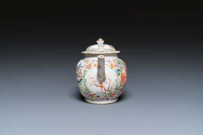 Een fijne Chinese famille rose theepot met mandarijns decor, Qianlong