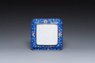 Pot &agrave; moutarde sur son support en &eacute;maux de Canton &agrave; fond bleu, Chine, Qianlong
