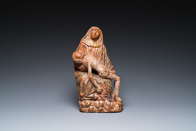 Vierge de Piti&eacute; en bois d'olive sculpt&eacute; et polychrom&eacute;, Portugal, 16&egrave;me