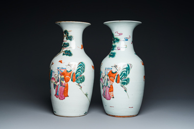 Paire de vases en porcelaine de Chine famille rose &agrave; d&eacute;cor des 'Sanxing', 19&egrave;me