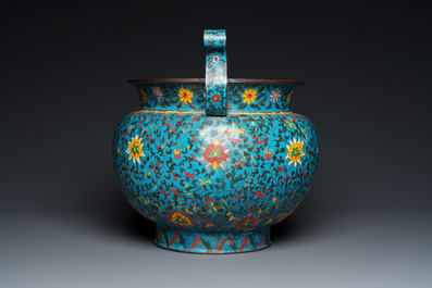 Een grote Chinese cloisonn&eacute; jardini&egrave;re, Ming merk, 19e eeuw
