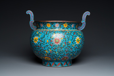 Een grote Chinese cloisonn&eacute; jardini&egrave;re, Ming merk, 19e eeuw