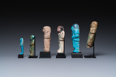 Six oushebtis en fritte &eacute;maill&eacute;e verte et turquoise, Egypte, Basse &eacute;poque