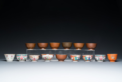 Een diverse collectie Chinese borden, koppen en schotels, Kangxi en later