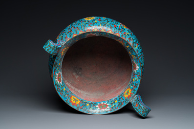 Een grote Chinese cloisonn&eacute; jardini&egrave;re, Ming merk, 19e eeuw