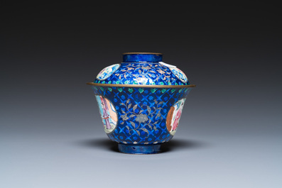 Vier stukken Chinees Canton email met blauwe fondkleur, Qianlong/Jiaqing