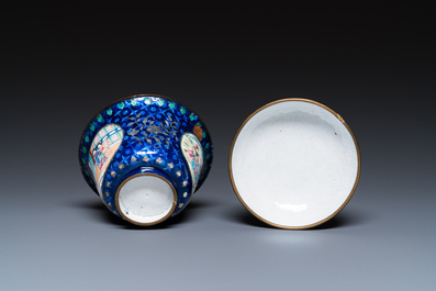 Vier stukken Chinees Canton email met blauwe fondkleur, Qianlong/Jiaqing