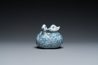 Compte-gouttes en forme de canards jumeaux en porcelaine de Chine en bleu et blanc, Ming