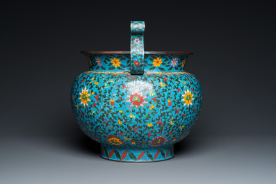 Een grote Chinese cloisonn&eacute; jardini&egrave;re, Ming merk, 19e eeuw