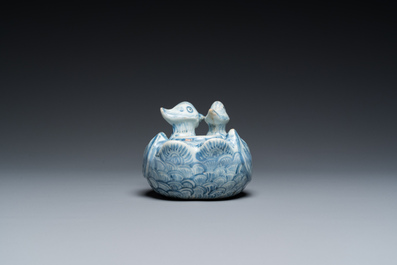 Compte-gouttes en forme de canards jumeaux en porcelaine de Chine en bleu et blanc, Ming