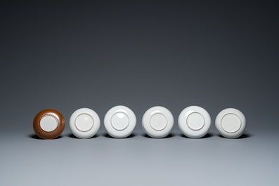 Een diverse collectie Chinese borden, koppen en schotels, Kangxi en later