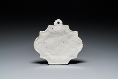 Plaque en fa&iuml;ence de Delft en bleu et blanc &agrave; d&eacute;cor d'Amour et Psych&eacute;, 18&egrave;me