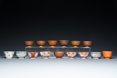 Een diverse collectie Chinese borden, koppen en schotels, Kangxi en later