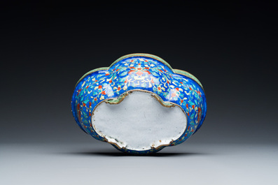 Jardini&egrave;re en &eacute;maux de Canton &agrave; fond bleu, Chine, Qianlong