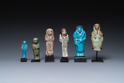 Six oushebtis en fritte &eacute;maill&eacute;e verte et turquoise, Egypte, Basse &eacute;poque