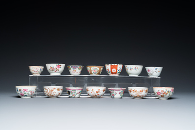 Een diverse collectie Chinese borden, koppen en schotels, Kangxi en later