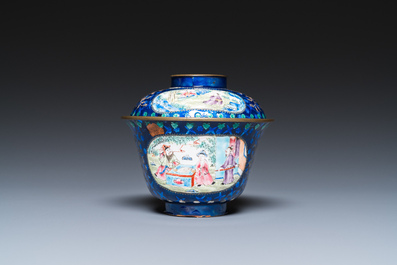 Vier stukken Chinees Canton email met blauwe fondkleur, Qianlong/Jiaqing