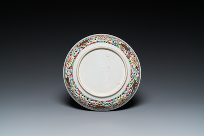 Plat en porcelaine de Chine famille rose &agrave; bord ajour&eacute;, Yongzheng/Qianlong