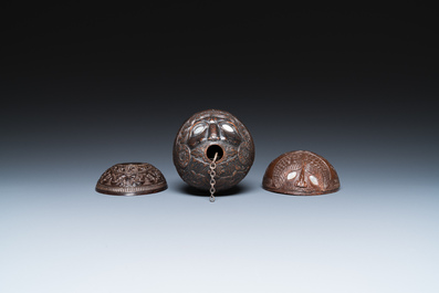 Trois noix de coco sculpt&eacute;s, Guyane, 18/19&egrave;me