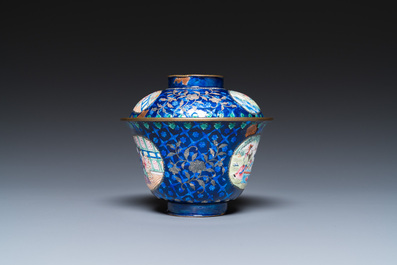 Vier stukken Chinees Canton email met blauwe fondkleur, Qianlong/Jiaqing