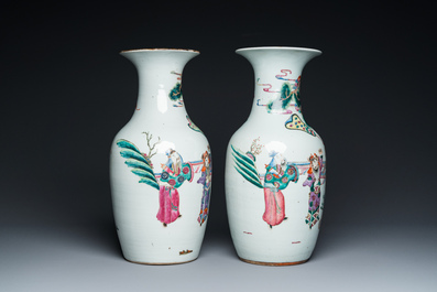 Paire de vases en porcelaine de Chine famille rose &agrave; d&eacute;cor des 'Sanxing', 19&egrave;me