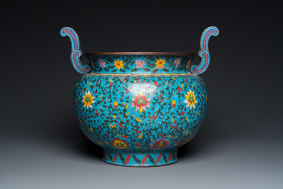 Een grote Chinese cloisonn&eacute; jardini&egrave;re, Ming merk, 19e eeuw