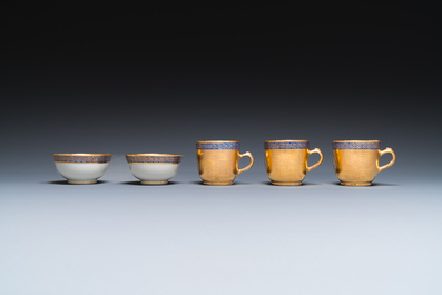Onze soucoupes et dix tasses en porcelaine de Chine monogramm&eacute;es 'PM' sur fond dor&eacute;, Yongzheng/Qianlong