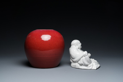 A Chinese sang-de-boeuf-glazed jar, a blanc de Chine Buddha and two plates, 19th C.