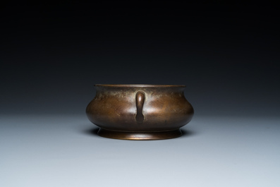 A Chinese bronze censer, Xuande mark, 17/18th C.