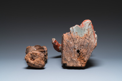 Twee gepolychromeerde houten sculpturen van Maria, 16e eeuw