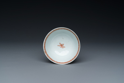 Tasse et soucoupe en porcelaine de Chine famille rose &agrave; d&eacute;cor de joueurs de go, Yongzheng