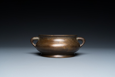 A Chinese bronze censer, Xuande mark, 17/18th C.