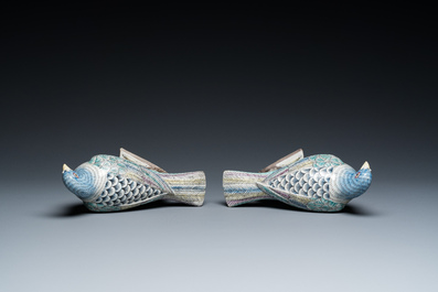 A pair of Chinese verte biscuit pigeons, 19/20th C.