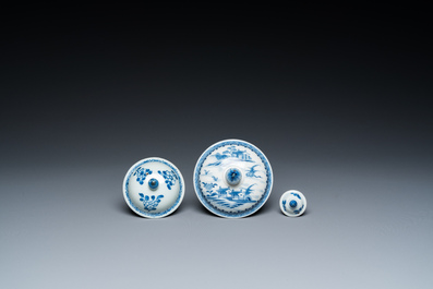 Zes stukken Chinees blauw-wit porselein, Qianlong