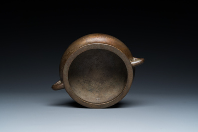 A Chinese bronze censer, Xuande mark, 17/18th C.