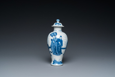 Een Chinese blauw-witte dekselvaas, Yu merk, Kangxi
