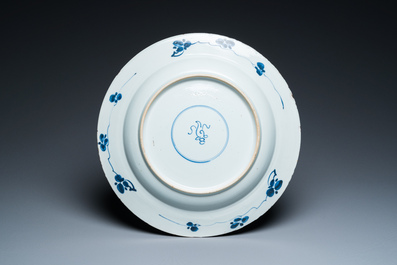 A Chinese Dutch market blue and white armorial dish with the arms of 'Pelgrom', Kangxi