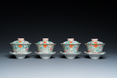 Vier Chinese famille rose millefleurs dekselkommen op houders, Qianlong merk, Republiek