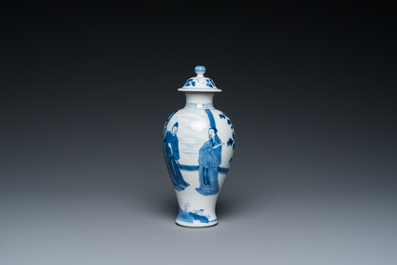Een Chinese blauw-witte dekselvaas, Yu merk, Kangxi