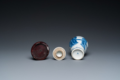 Een Chinese blauw-witte dekselvaas, Yu merk, Kangxi