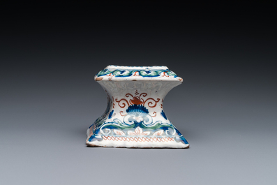 A polychrome Dutch Delft cashmere palette salt, 1st quarter 18th C.