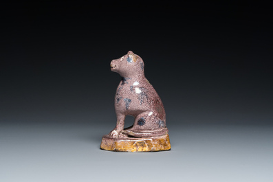 Sculpture d'un chat en fa&iuml;ence mangan&egrave;se, Nord de la France, dat&eacute;e 1709